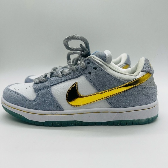 Nike SB Dunk Low 'Holiday
Special' by Sean Cliver - DC9936-
100 size 6.5 - Picture 2 of 16